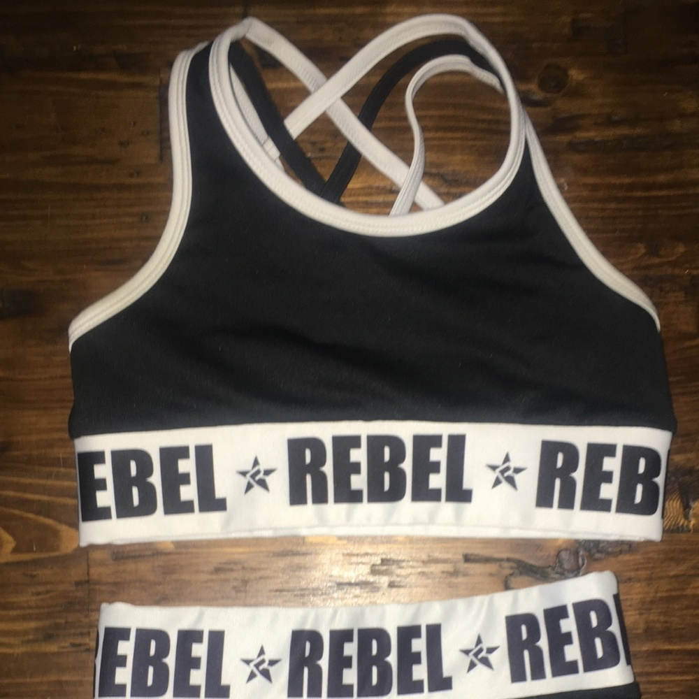 Rebel Black and White Basic set